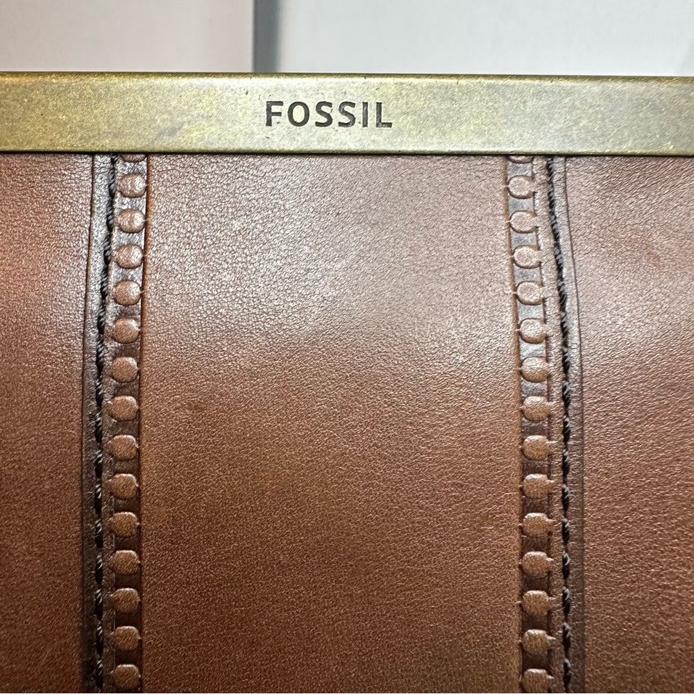 Fossil Brown Leather /clutch Wallet with brush Brass Details - Picture 5 of 17